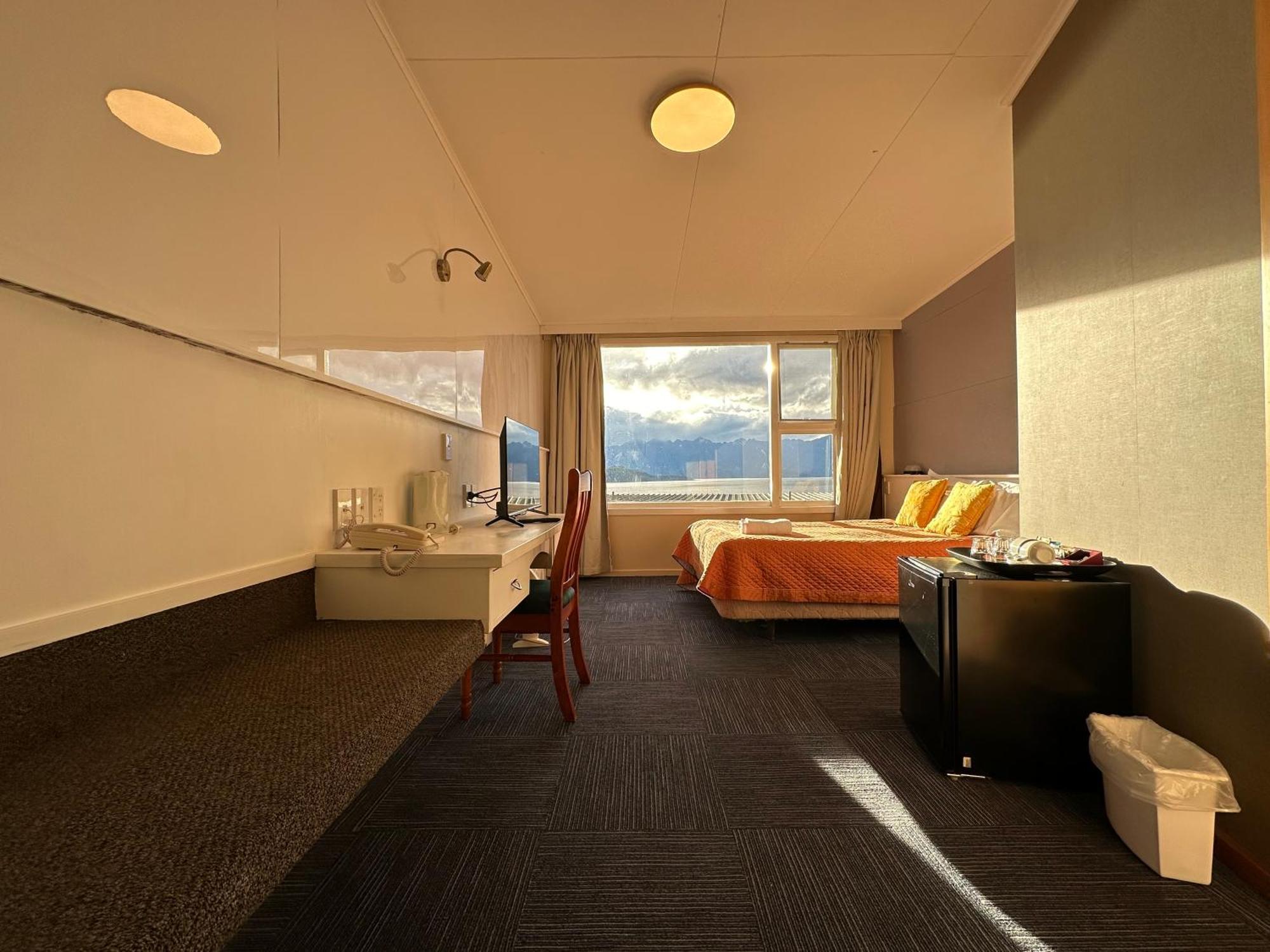 Te Anau Manapouri Lake Hotel Ngoại thất bức ảnh