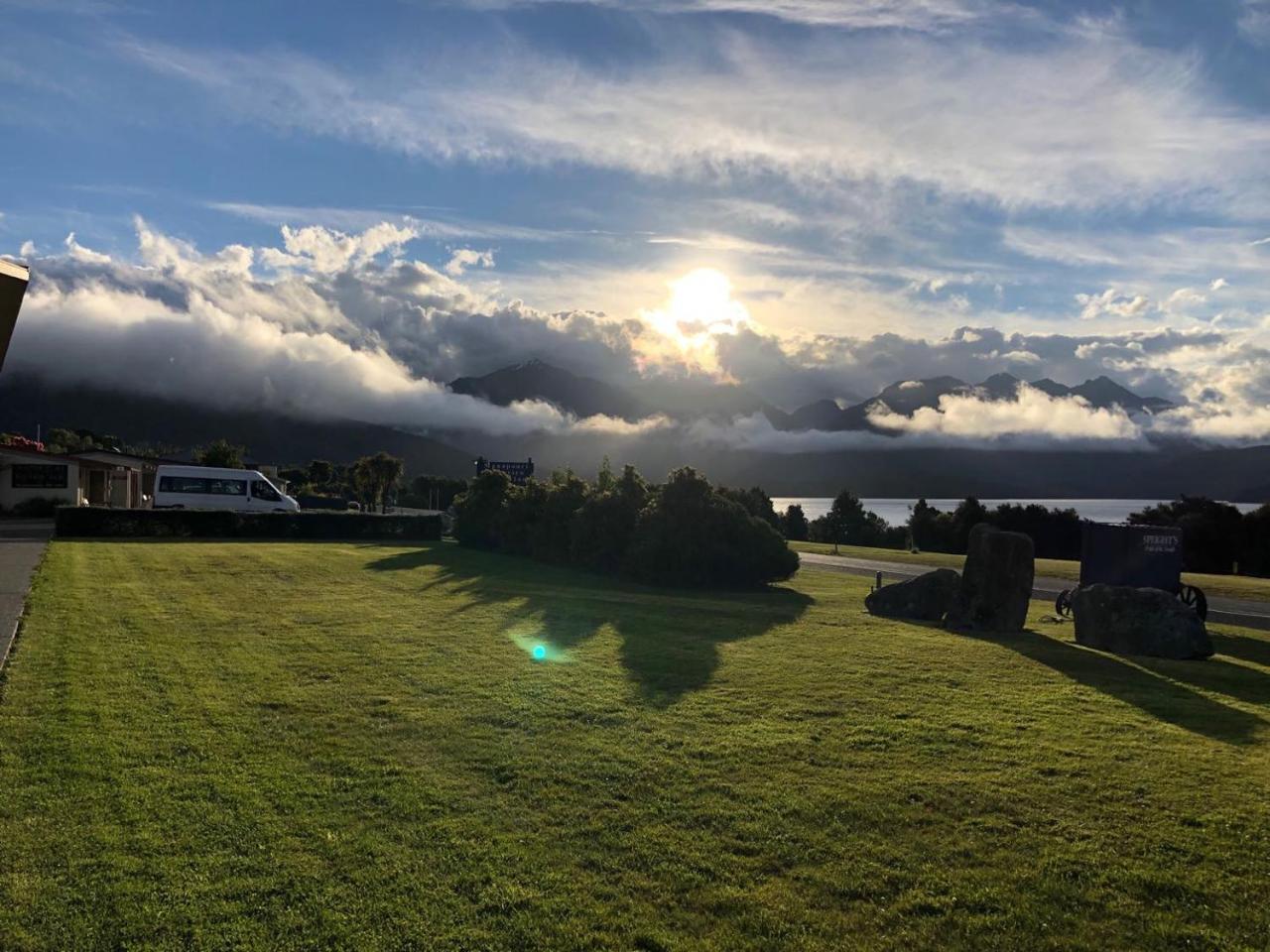 Te Anau Manapouri Lake Hotel Ngoại thất bức ảnh