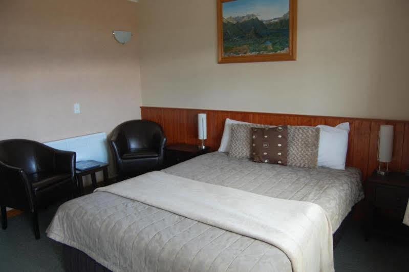 Te Anau Manapouri Lake Hotel Ngoại thất bức ảnh