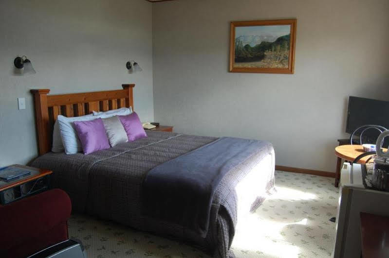 Te Anau Manapouri Lake Hotel Ngoại thất bức ảnh
